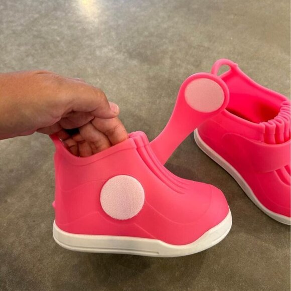 BUTLER waterproof shoes. Velcro, expanding. Smells like strawberry shortcake! - Picture 4 of 10